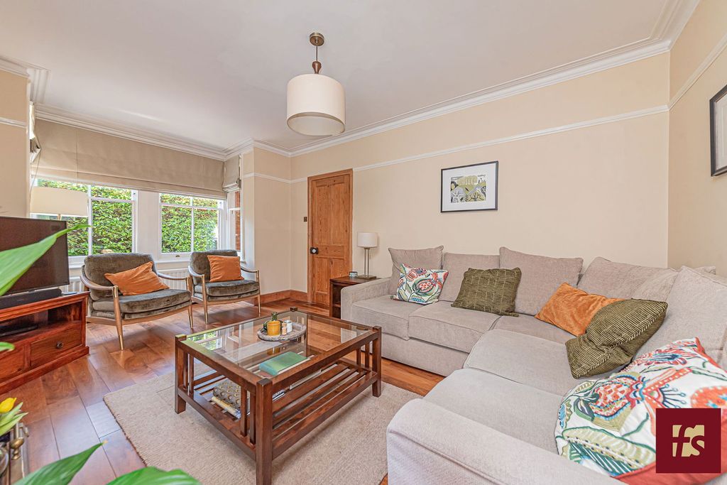 Property photo 3 of 32