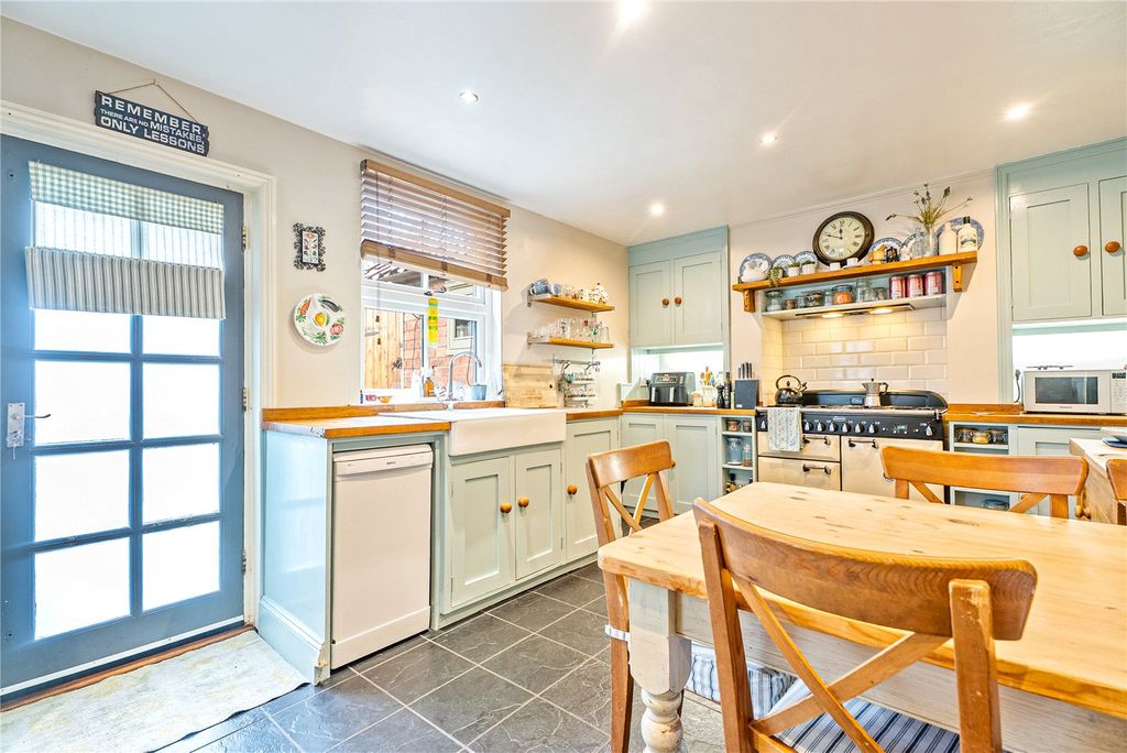 Property photo 2 of 32 Picture No. 24