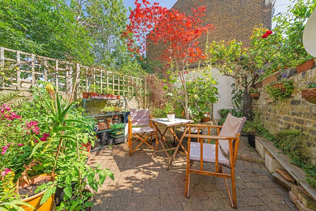 Property photo 3 of 17 Garden.Jpg