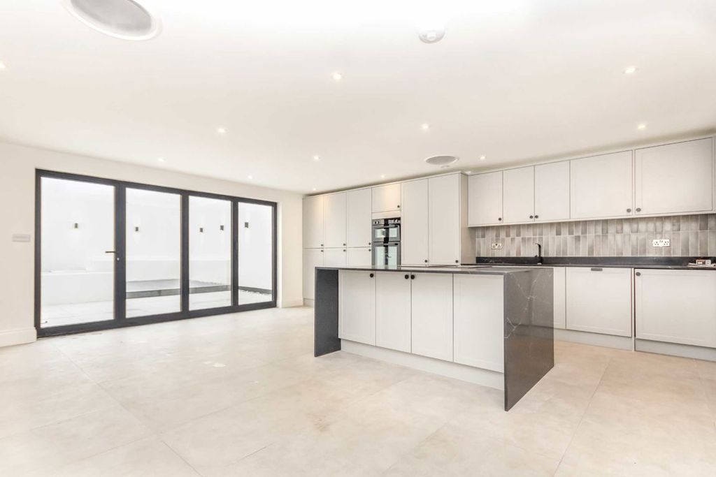 Property photo 2 of 5