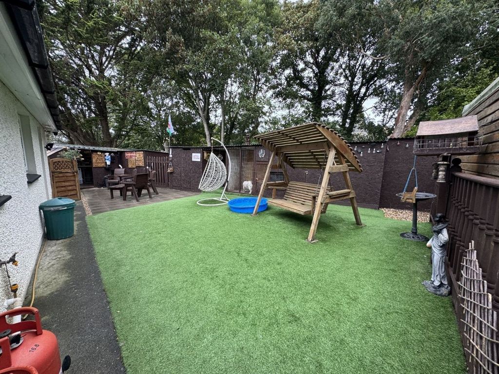 Property photo 2 of 40