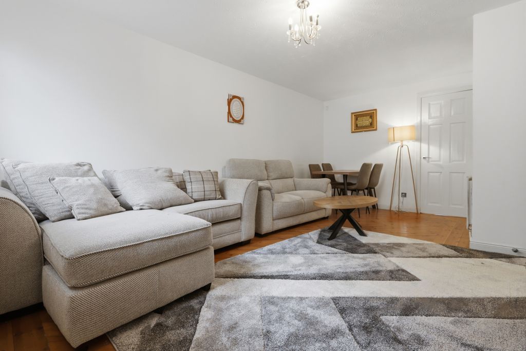 Property photo 2 of 40