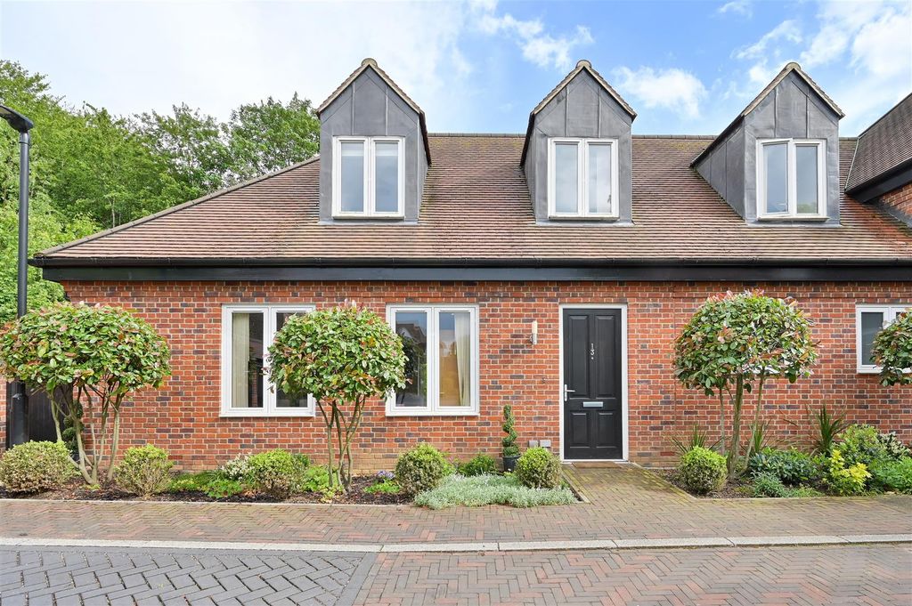 Property photo 1 of 12 13 Gibbs Close-3.Jpg