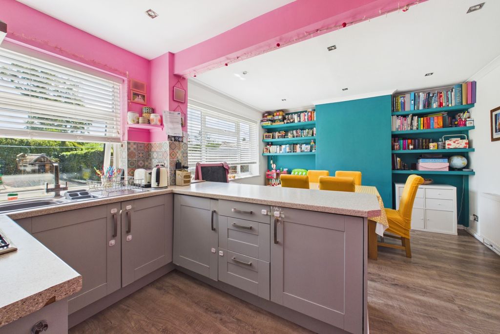 Property photo 3 of 19 Dining Kitchen