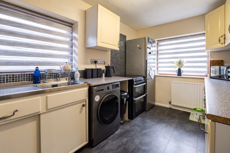 Property photo 3 of 19 Kitchen