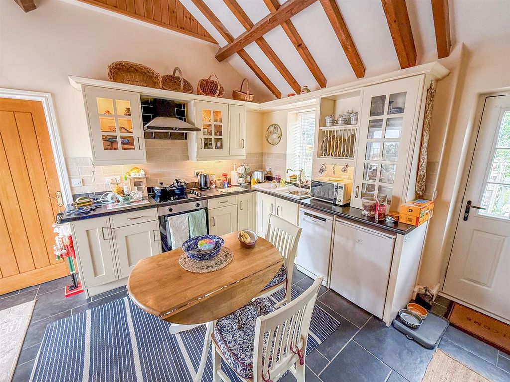 Property photo 3 of 19 Kitchen/Diner