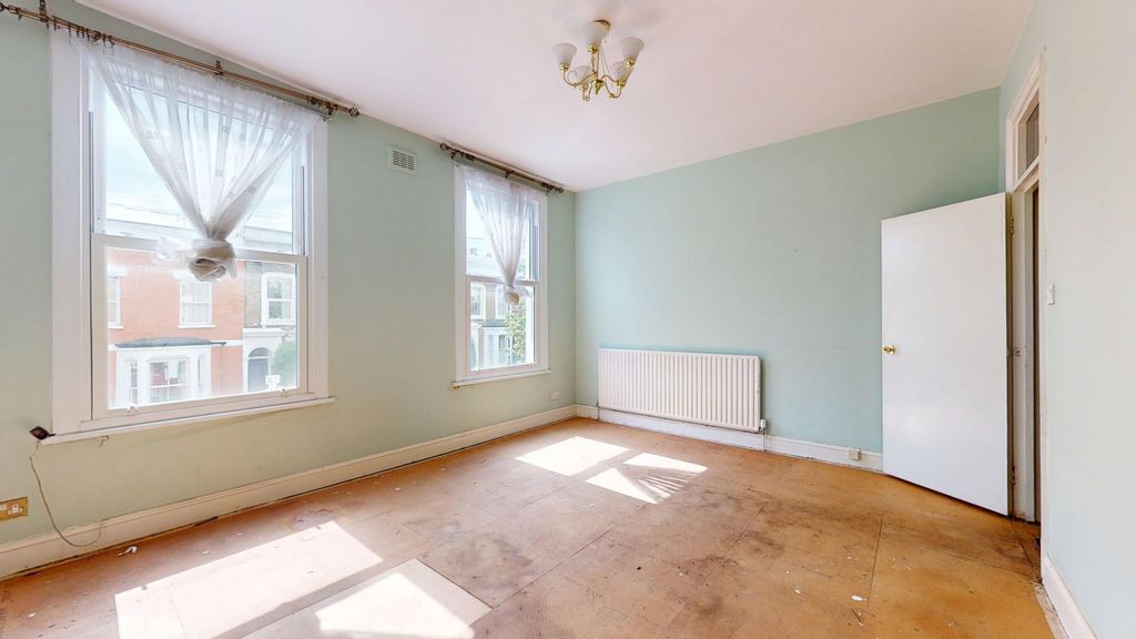 Property photo 3 of 18 Flat B, 33 Blurton Road, Clapton, London, E5 0Nj