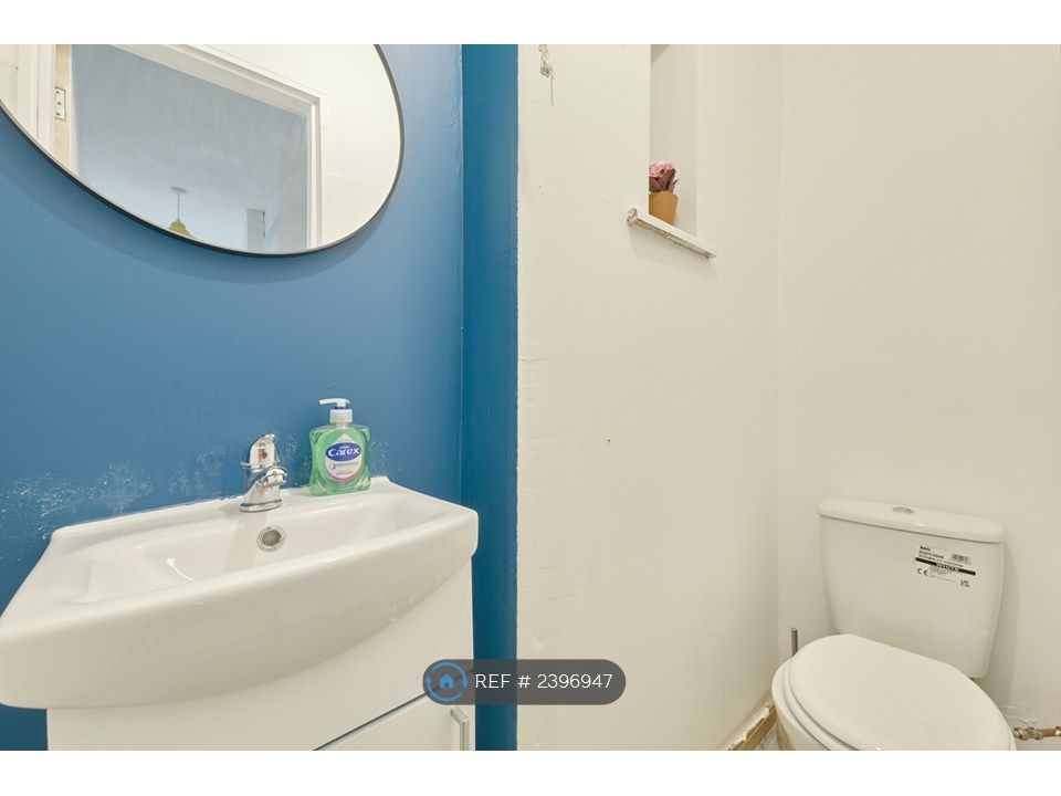 Property photo 2 of 32