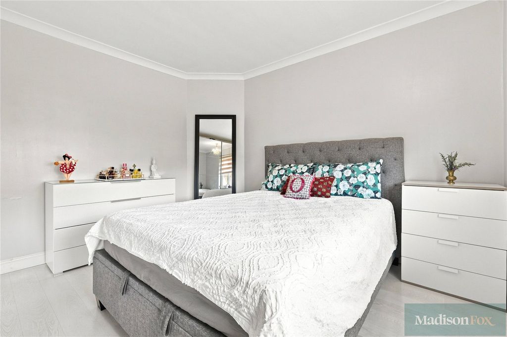Property photo 3 of 32 Picture No. 17
