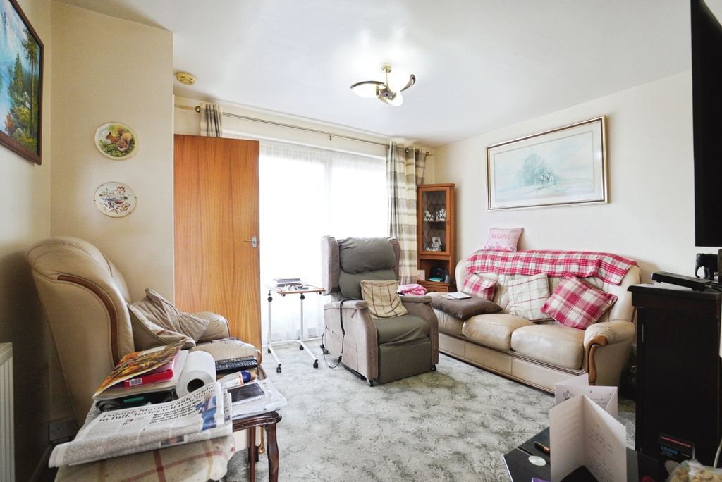 Property photo 2 of 17 Photo