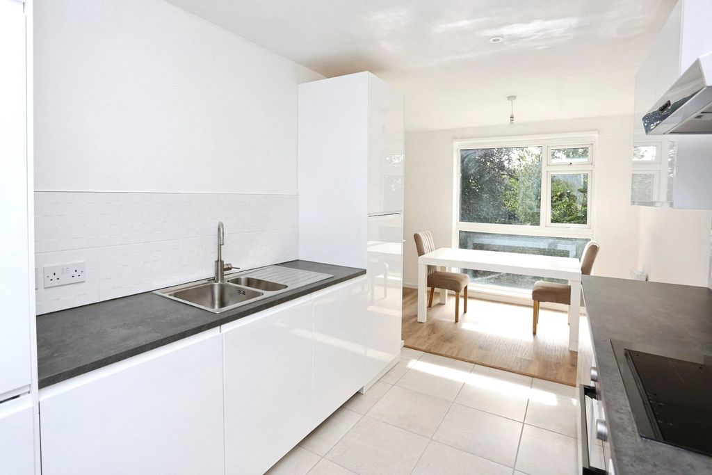 Property photo 3 of 17 Picture No. 02