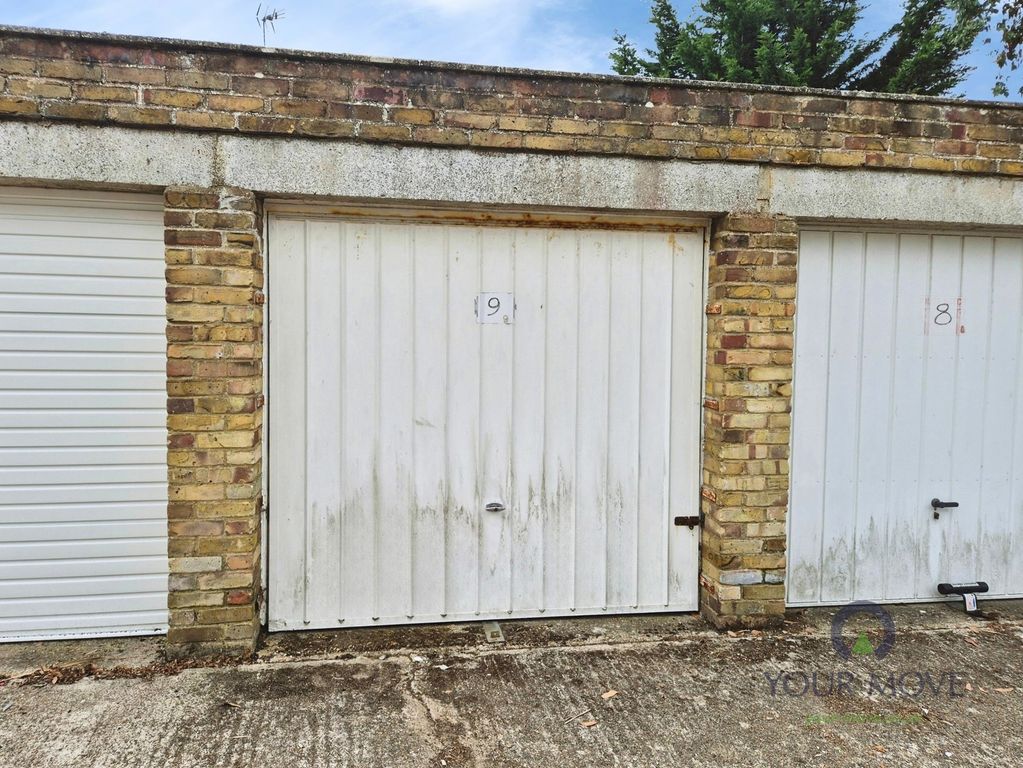 Property photo 1 of 3 Garage