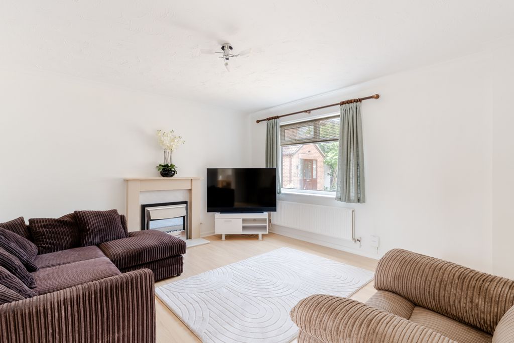 Property photo 3 of 17 A7404612-Hdr-8