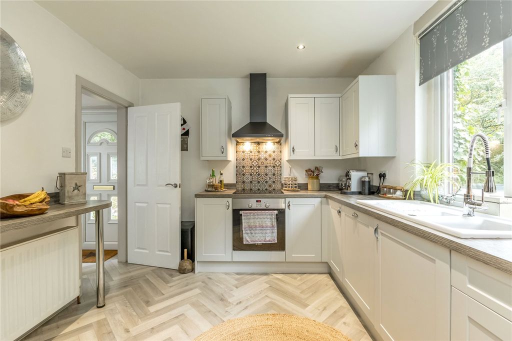 Property photo 3 of 24 Breakfast Kitchen