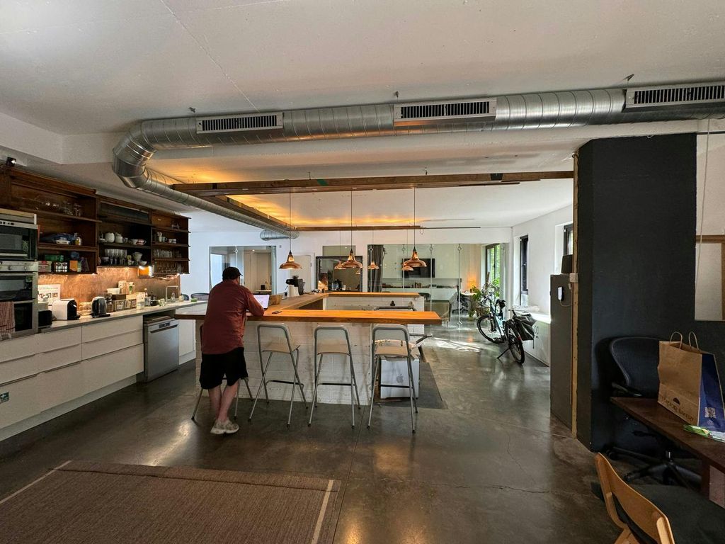 Property photo 2 of 6 Int 1.Jpg