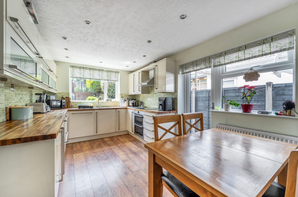 Property photo 3 of 20 1456037-18-69Fb46...
