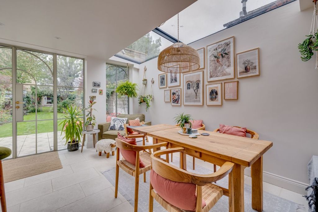 Property photo 2 of 26