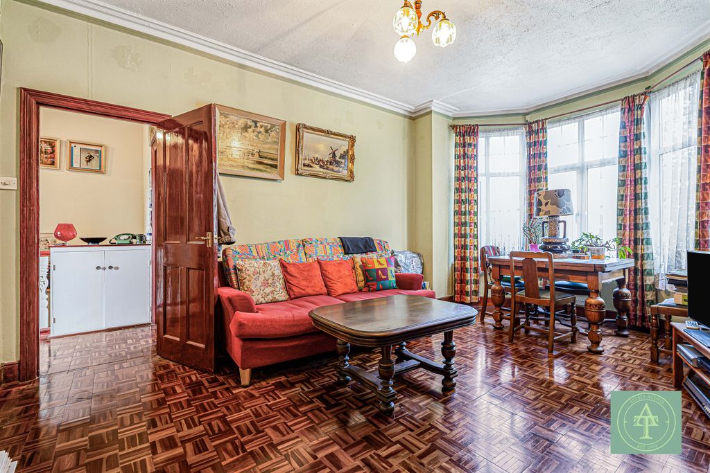 Property photo 2 of 13 Gallery