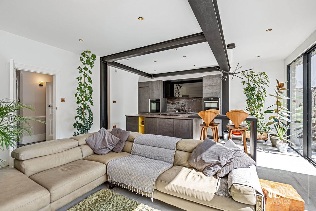 Property photo 3 of 30