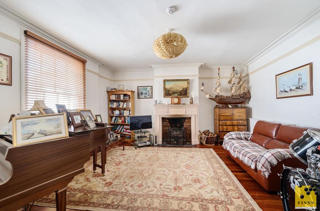 Property photo 2 of 25 2Aa7E5F1-13E3-4052-Aebc-c9d0710772F4.Jpg