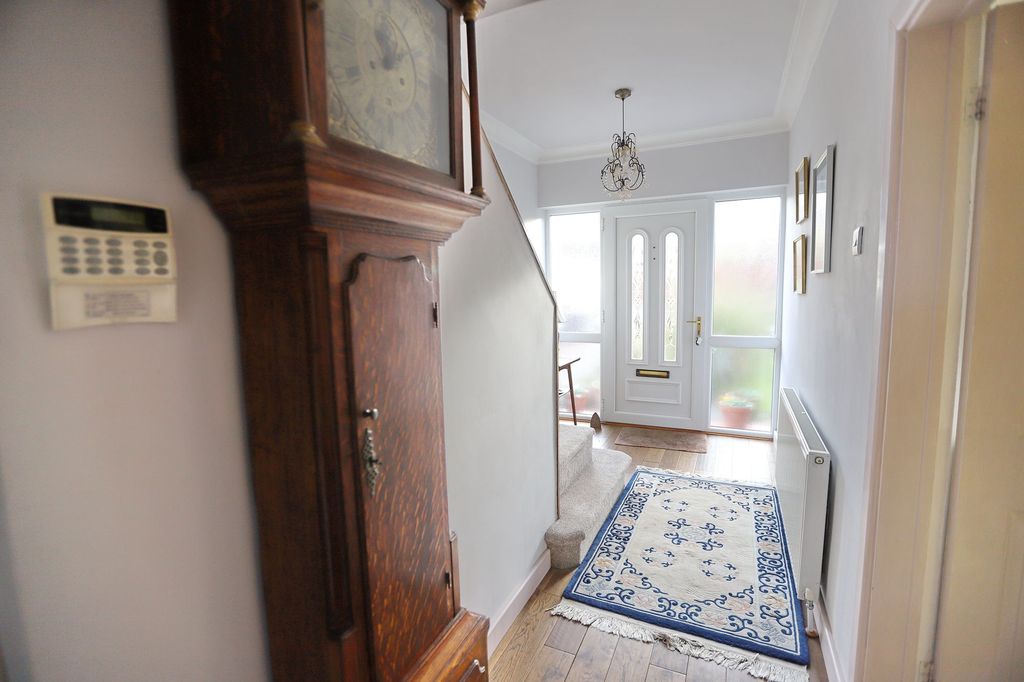 Property photo 2 of 28