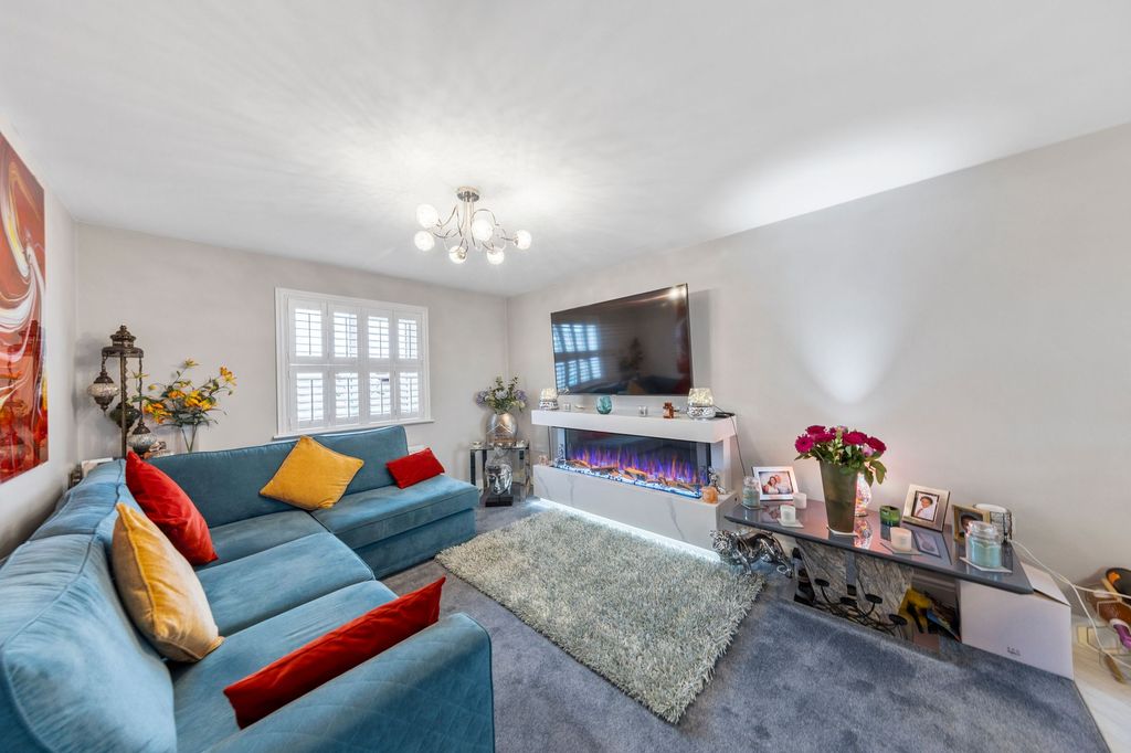 Property photo 3 of 17