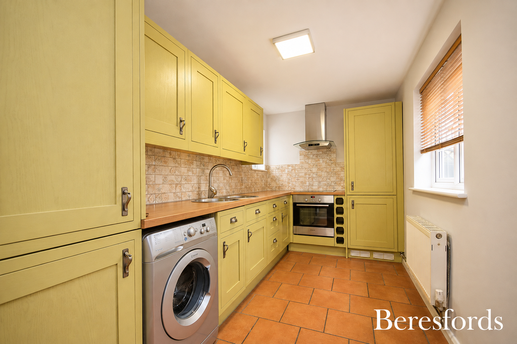 Property photo 3 of 8 Kitchen