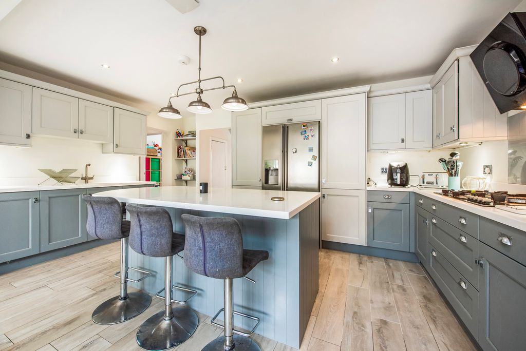 Property photo 3 of 21