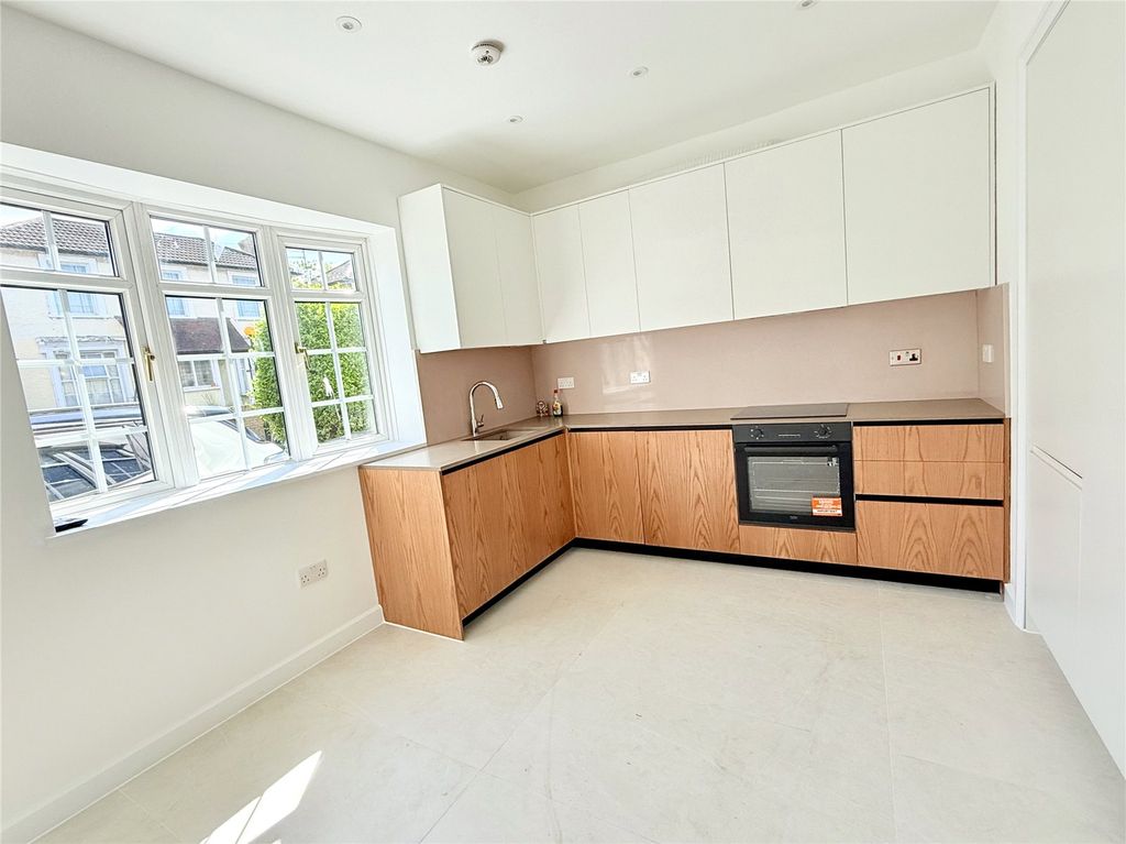 Property photo 2 of 10 Picture No. 15