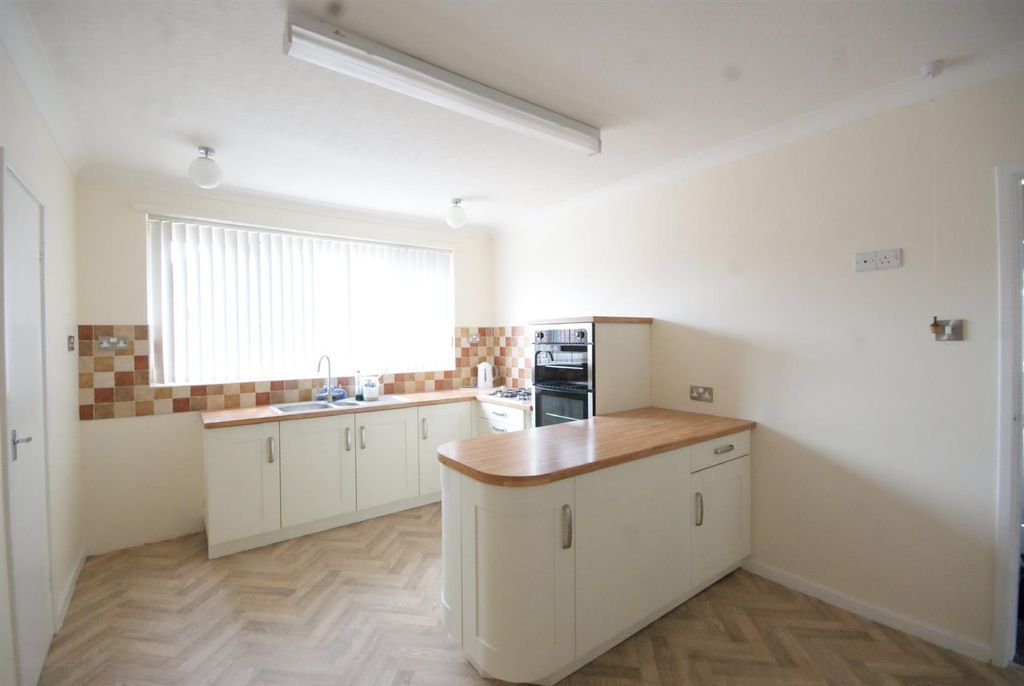 Property photo 3 of 17 Kitchen Diner