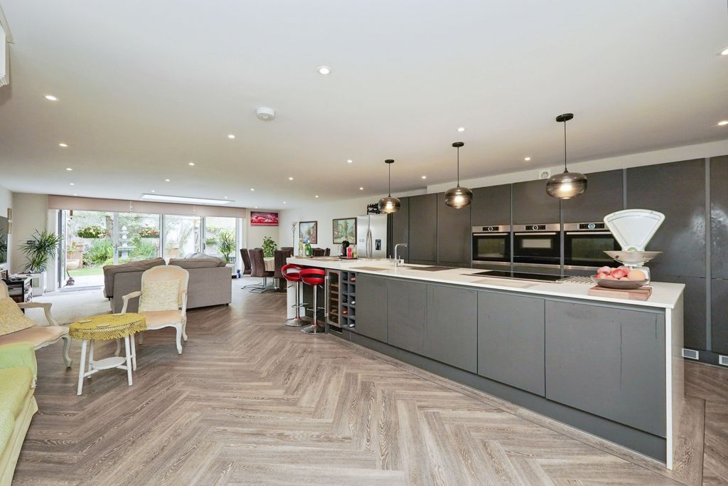Property photo 2 of 31 Open Plan