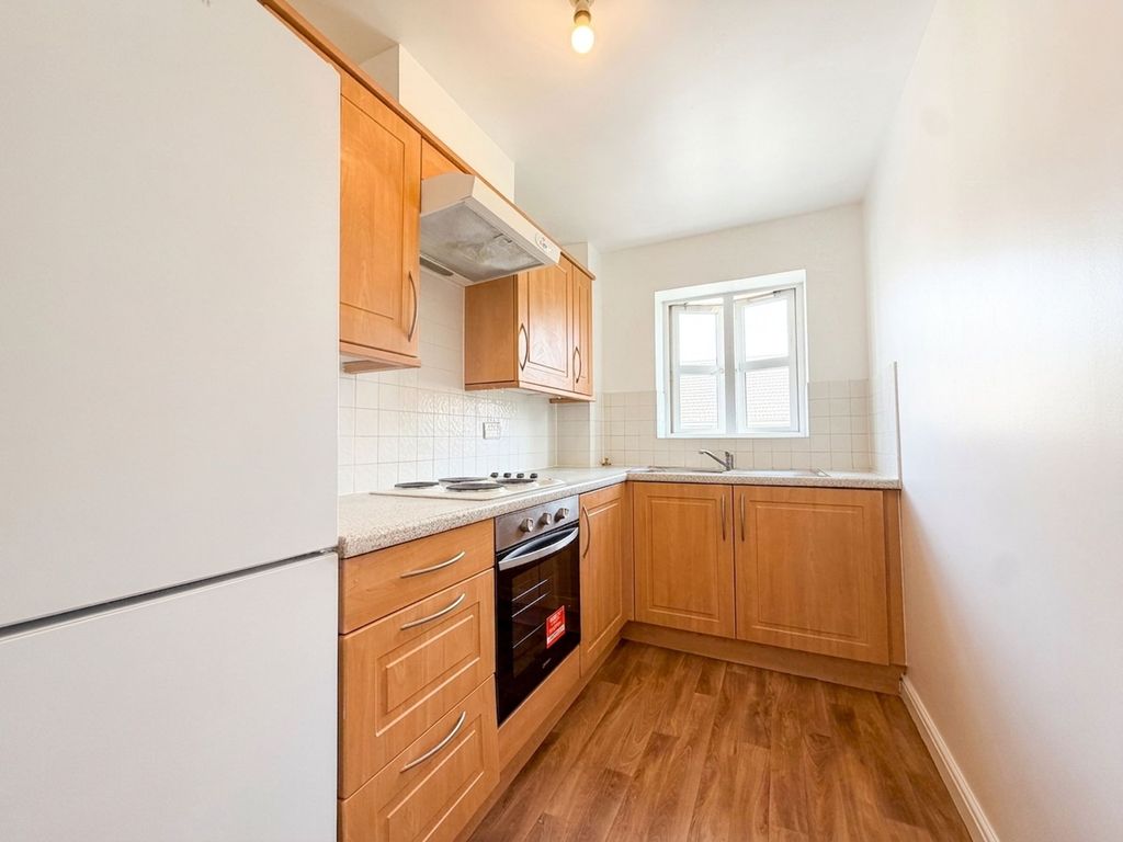 Property photo 3 of 11 Kitchen