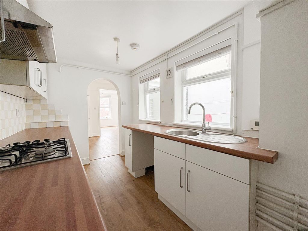 Property photo 2 of 20 Kitchen