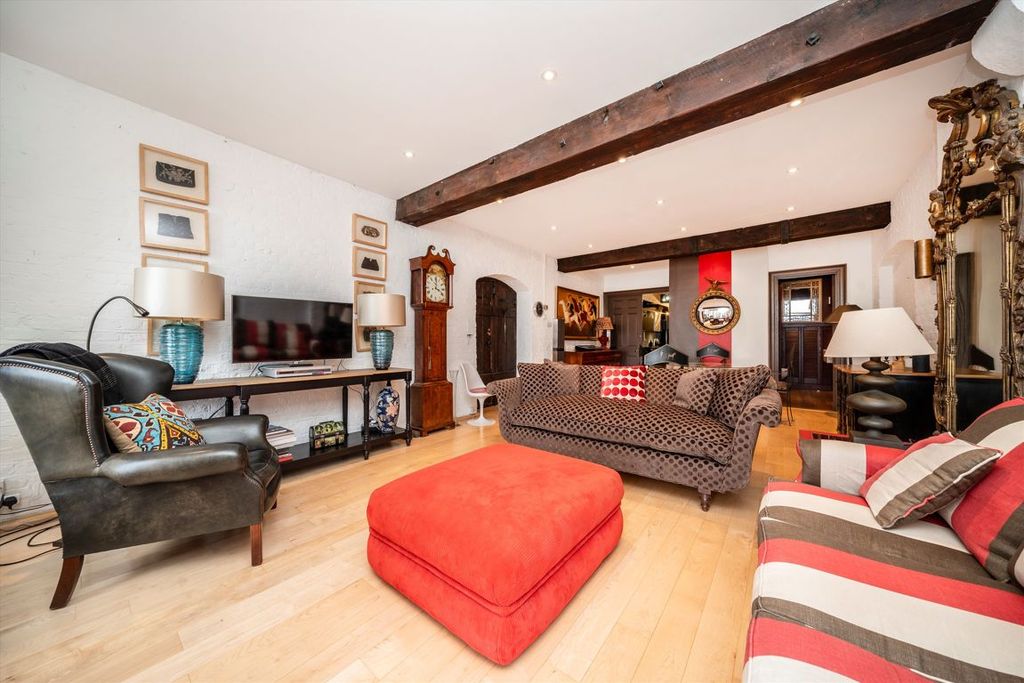 Property photo 2 of 8