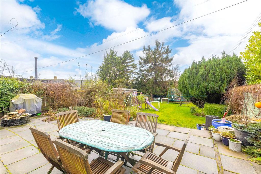 Property photo 2 of 25