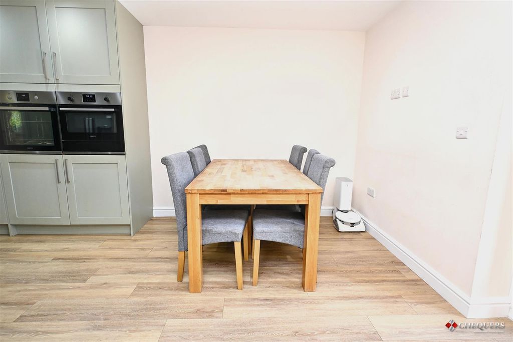 Property photo 3 of 22 Dining Area