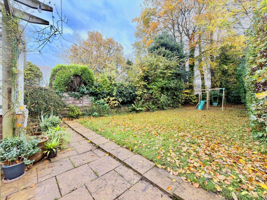 Property photo 2 of 33