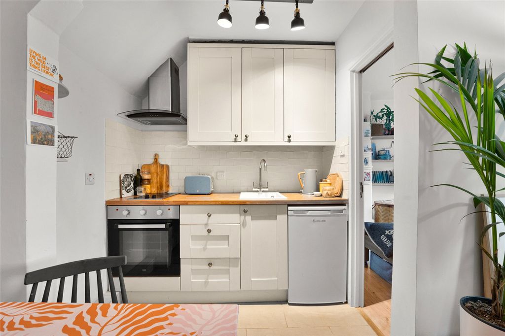 Property photo 2 of 14 Picture No. 10