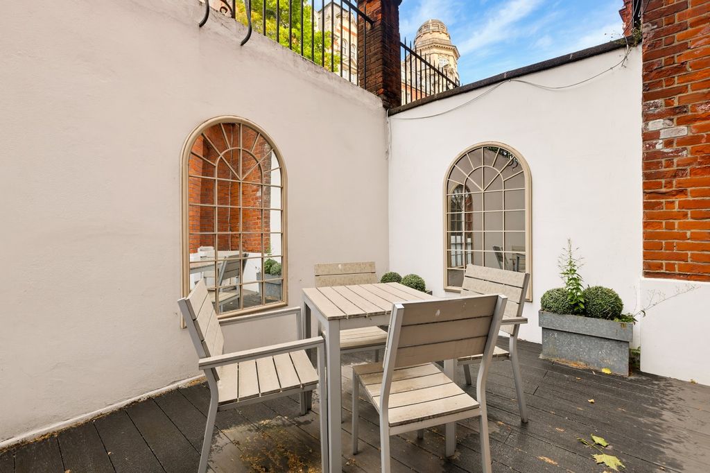 Property photo 3 of 18 Patio