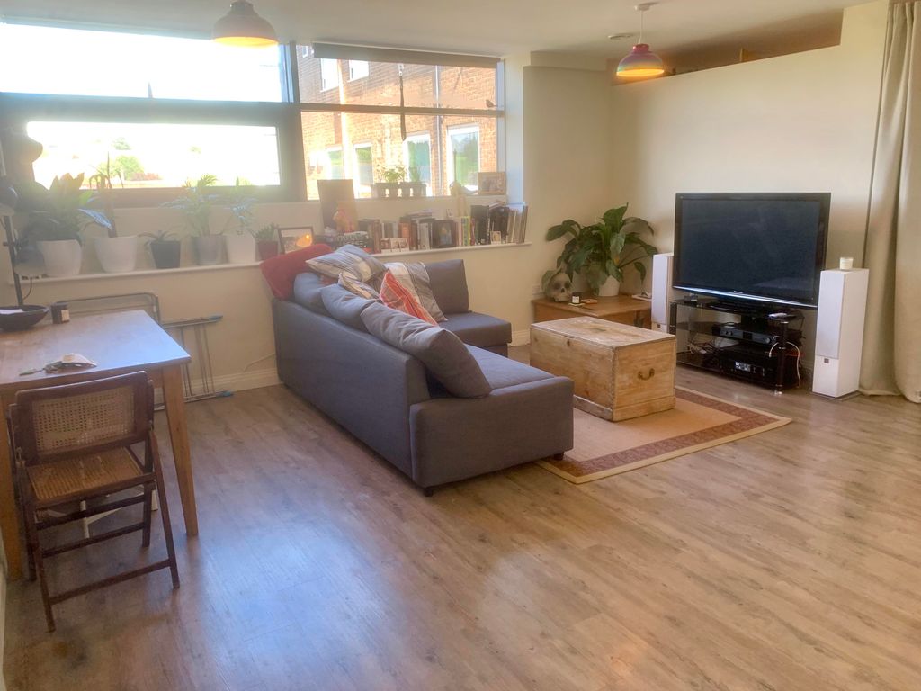 Property photo 3 of 7 Living Room