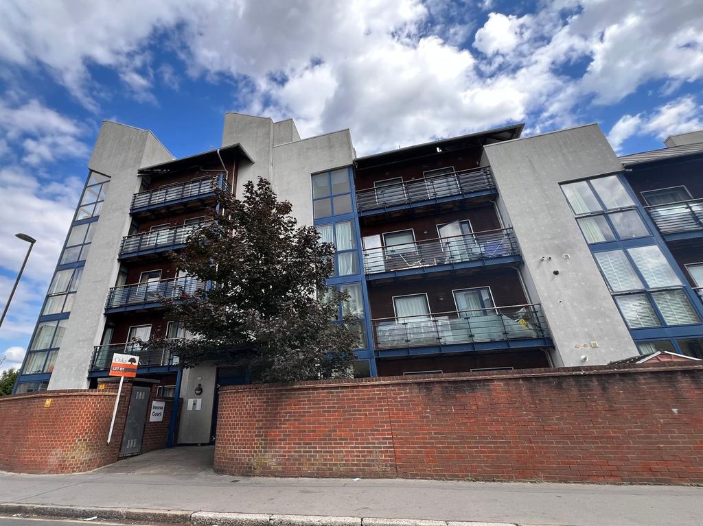 Property photo 1 of 12 2 Bedroom Flat For Rent