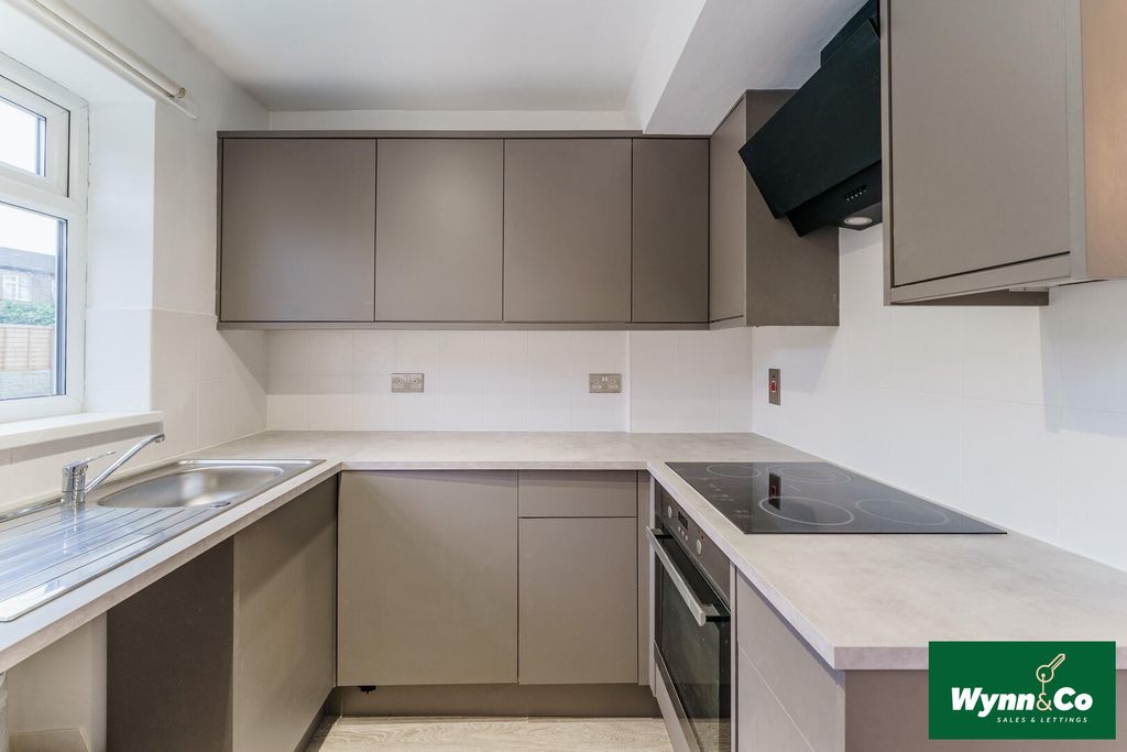 Property photo 3 of 18 Kitchen