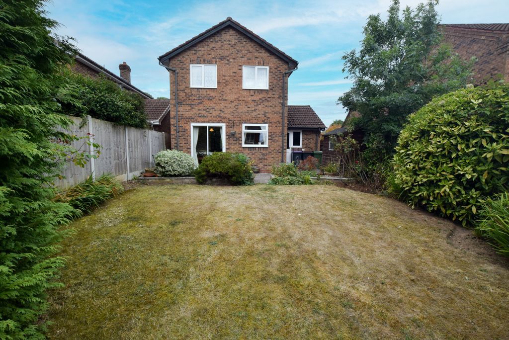 Property photo 2 of 18 Garden 2