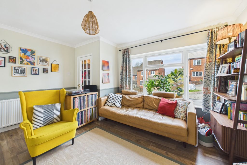 Property photo 3 of 25 Lounge