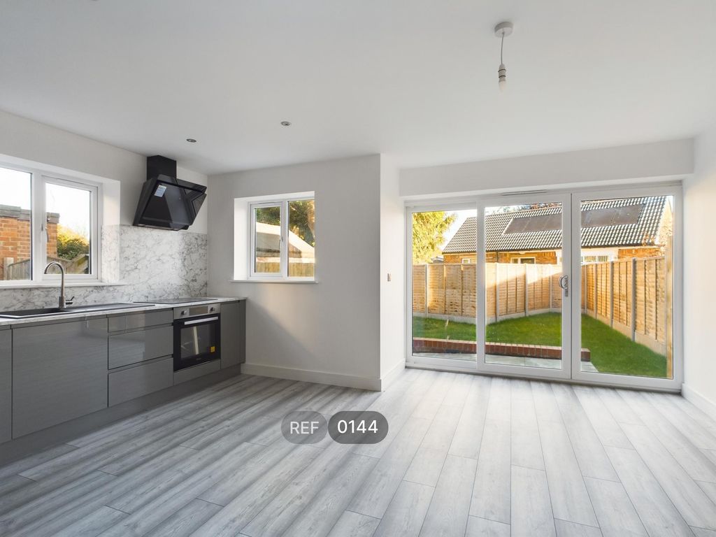 Property photo 2 of 16 Kitchen