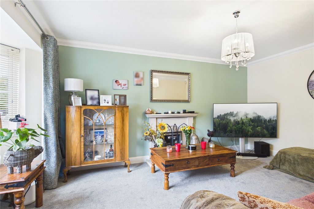 Property photo 3 of 27 Living Room