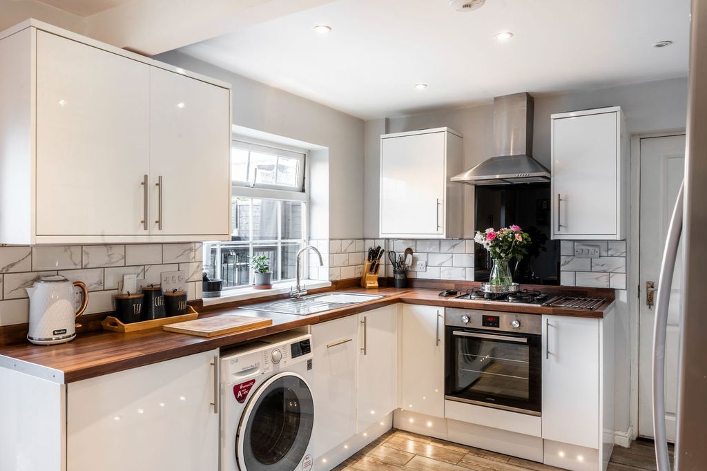 Property photo 3 of 21