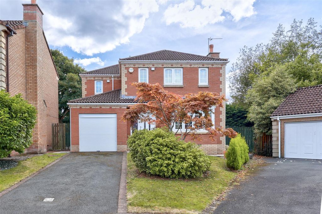 Property photo 1 of 20 17 Parklands Way