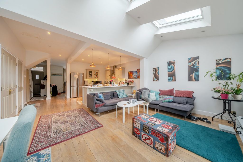 Property photo 3 of 11 Picture No. 13