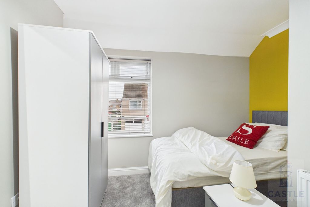 Property photo 1 of 7 Room 1